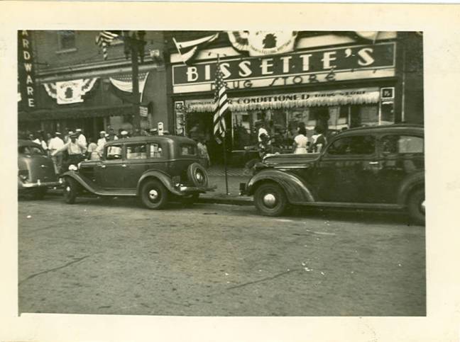 Bissettes_Drug_Store_c1930
